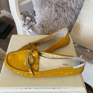 Super cute & comfy Anne Klein iflex flats!